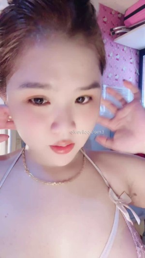 ThảoHiền02 ngồi se đầu dú cho anh em coi nè – clip vú to